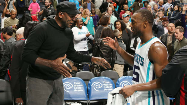 michael-jordan-kemba-walker-hornets.jpg